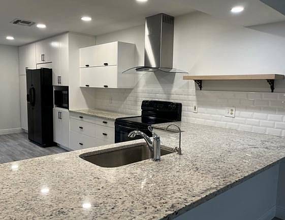 2nd image of 8308 Sandpoint Blvd