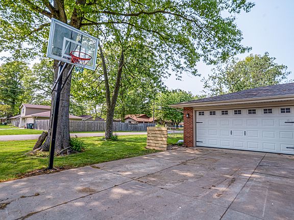 5th image of 114 Cottonwood Dr