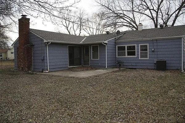 9911 Campbell St — Photo 3