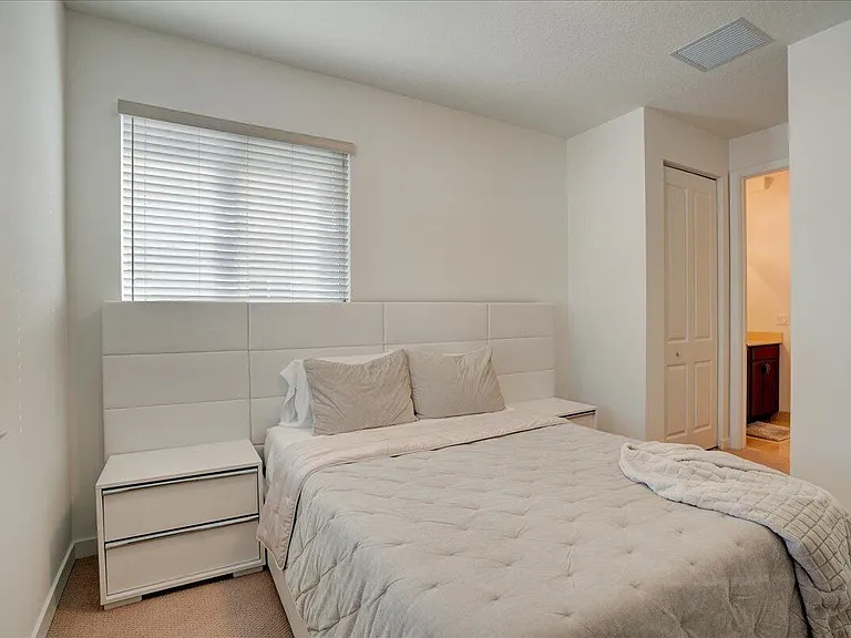 1451 Pioneer Way — Photo 44