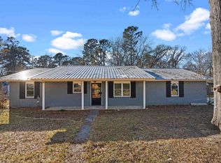 201 N Pinewood Dr, Carthage, TX 75633