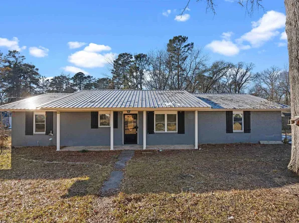 201 N Pinewood Dr, Carthage, TX 75633