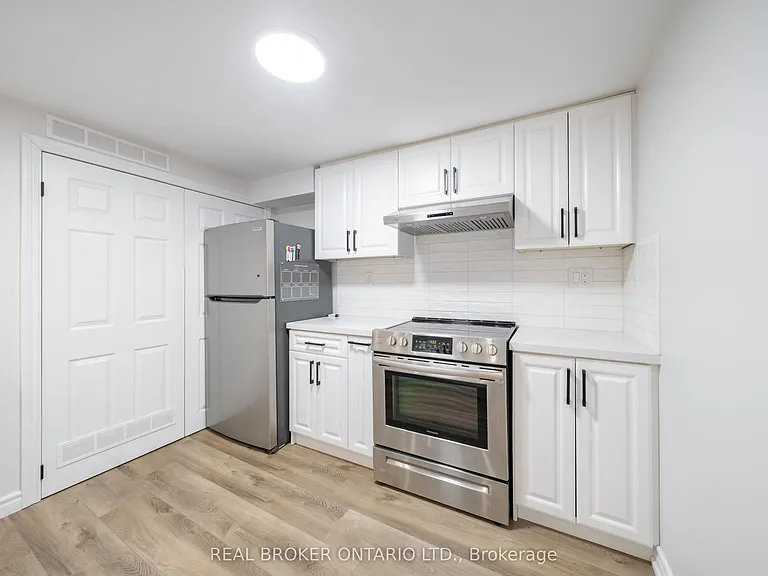 22 Yucatan Rd #LOWER — Photo 13