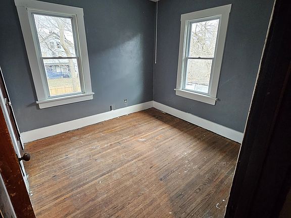 4th image of 58 Locust St #Up