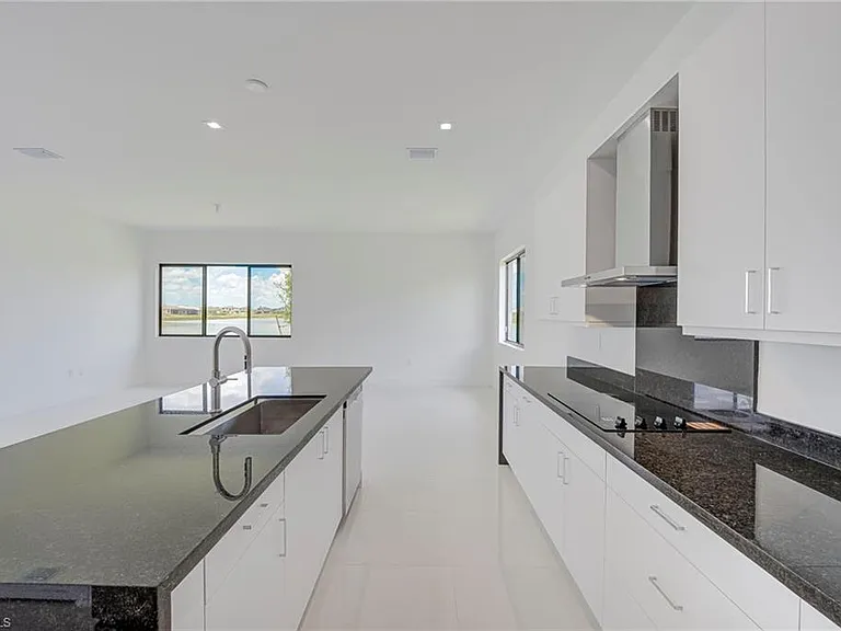 4775 Quercia Dr — Photo 14