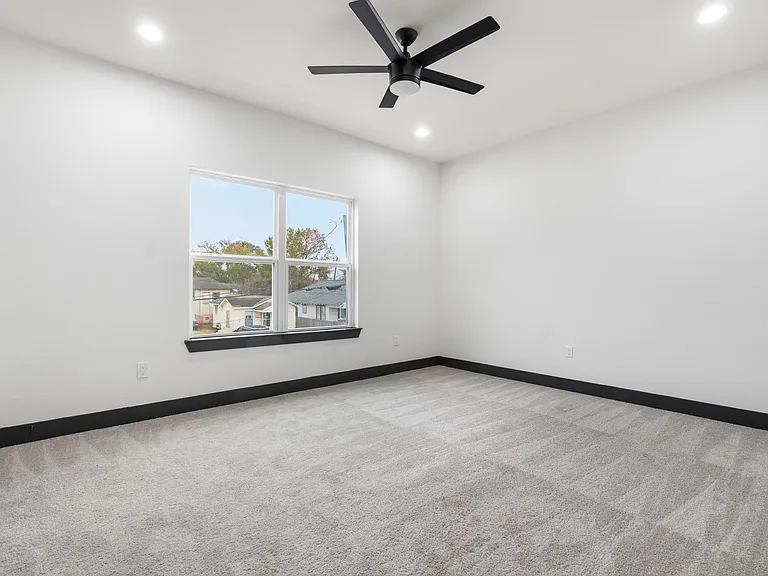 913 Panama St — Photo 18