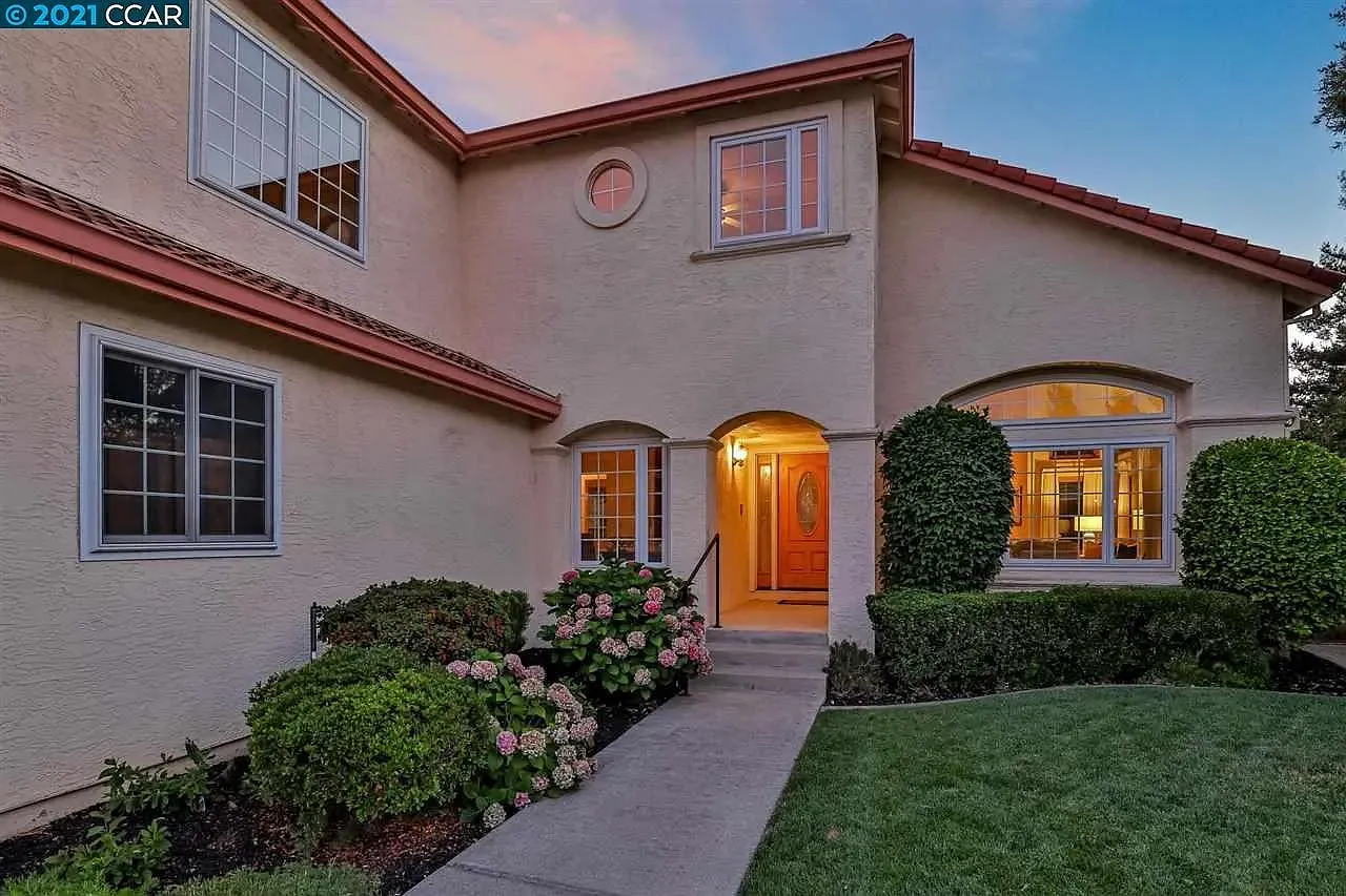 5 bed, 2857 sqft, $5,350 — Photo 3