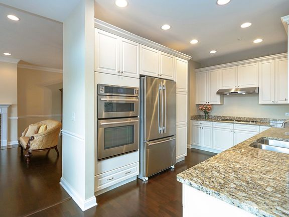 4th image of 1800 Amberley Ct #403