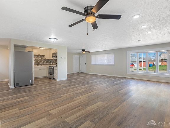 4th image of 5572 Shady Oak St