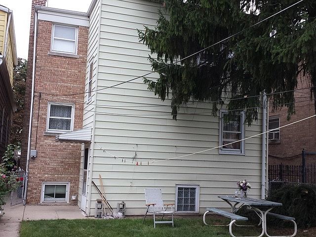 2nd image of 2519 N Lotus Ave