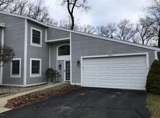 2956 Ridgeview St, Muskegon, MI 49445