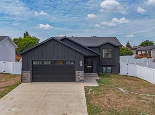 269 15th St E, Dickinson, ND 58601