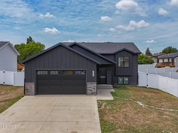 269 15th St E, Dickinson, ND 58601