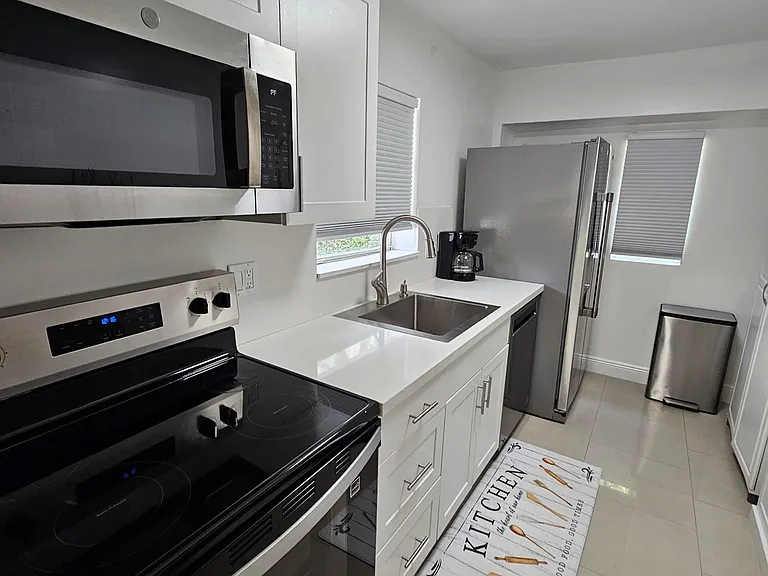 6966 Byron Ave #101 — Photo 27