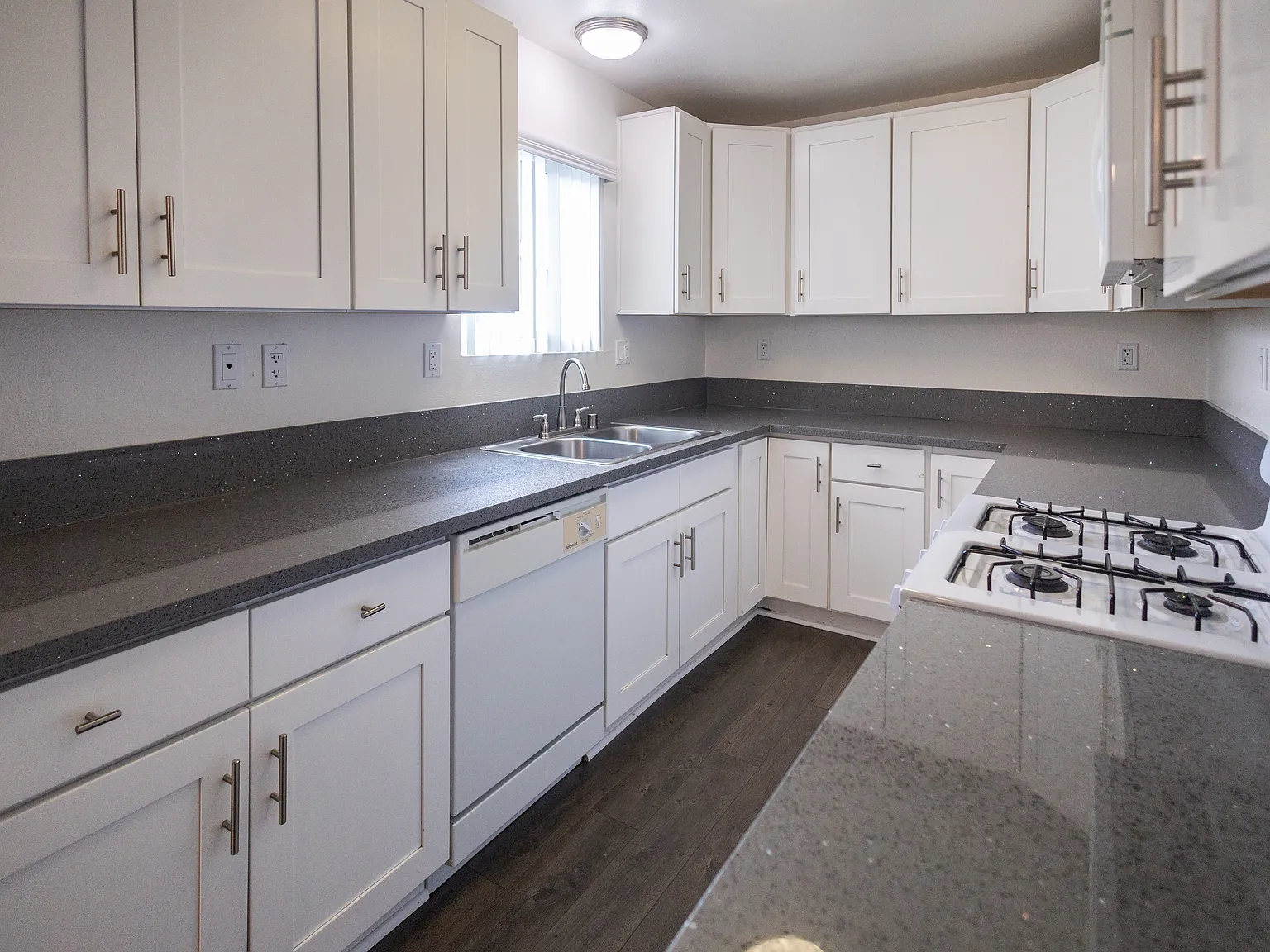 Huntington Knolls Apartment Home — Photo 4