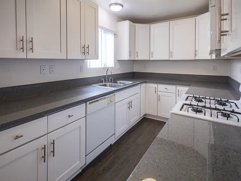 Huntington Knolls Apartment Home — Photo 4