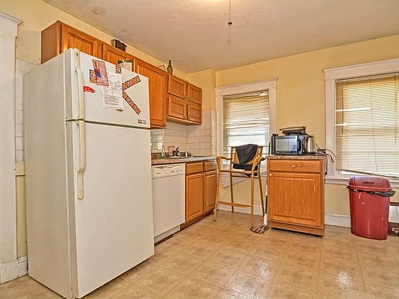 3rd image of 300 W Squantum St