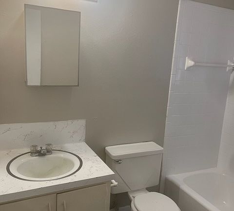 4th image of 705 S Jackson St APT 17