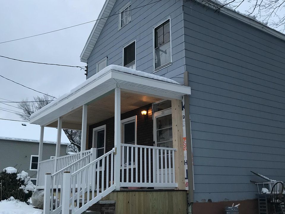 Building front on Sandcreek. Deck is finished being rebuilt, it will be painted.Front door is shared.