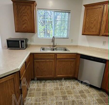 4th image of 105 W Daybreak Ln