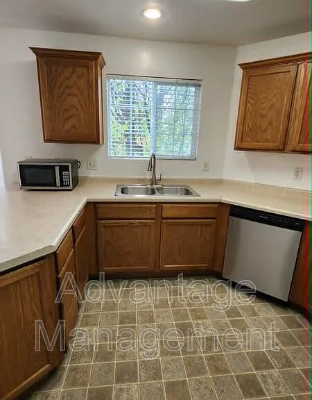 105 W Daybreak Ln — Photo 4