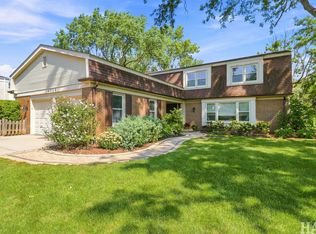 4000 Picardy Dr, Northbrook, IL 60062