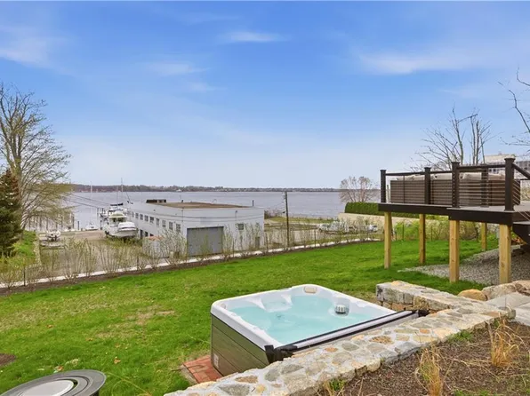 1124 Narragansett Blvd, Cranston, RI 02905