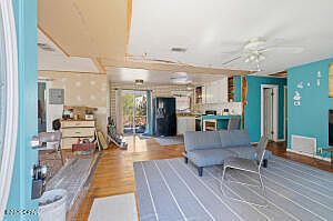 3rd image of 138 Chicago Ave SE