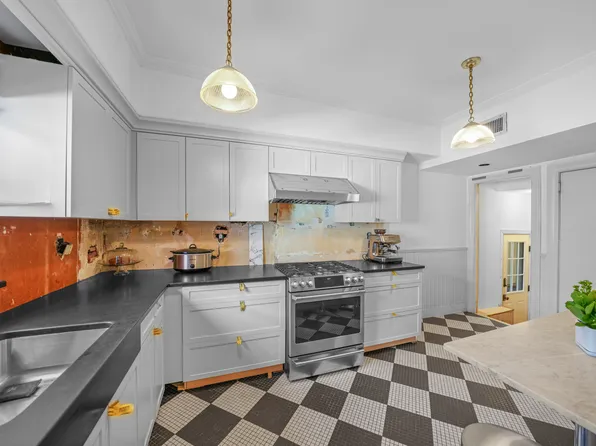 309 Avenue J image 8 of 16