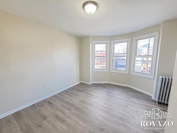 3rd image of 27 Highland Ave Floor 1