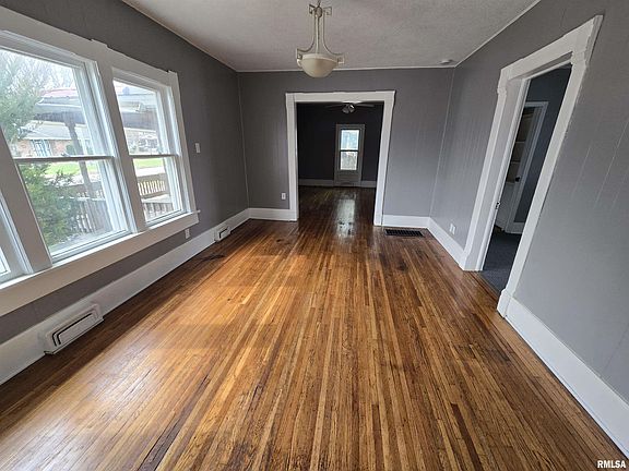 2nd image of 165 W Twyman St