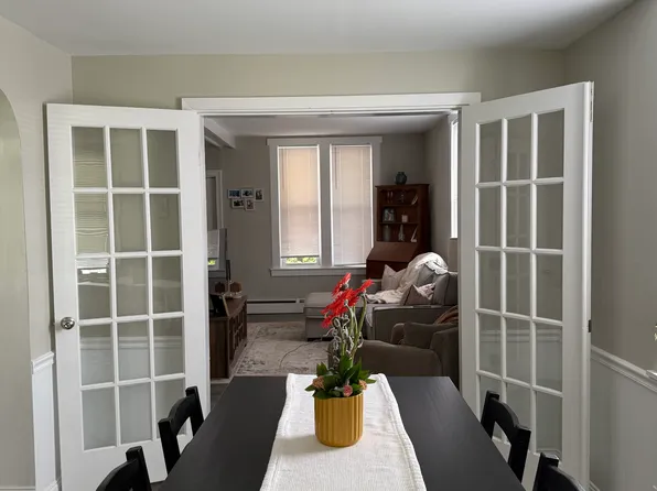 19 S Robeson St, Robesonia, PA 19551