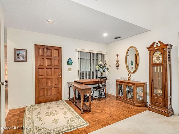 5th image of 2208 Heritage Dr