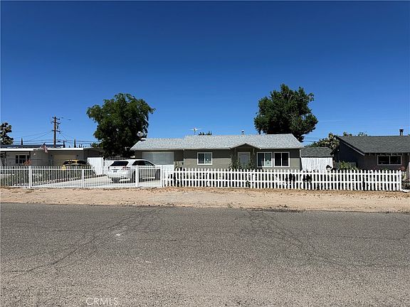 3rd image of 16116 Cajon St
