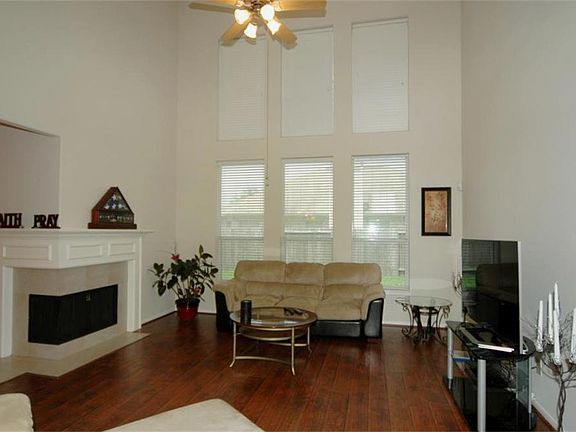 3rd image of 3816 Ashwood Cir