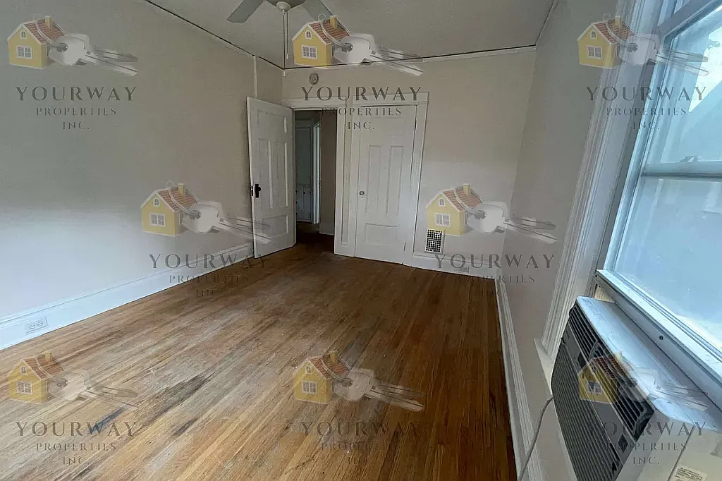 3 bed, $2,000 — Photo 2