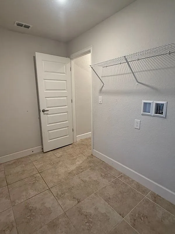 3 bed, 2.0 bath, 1418 sqft, $2,150 — Photo 3