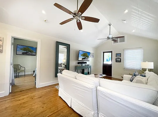 2 bed, 954 sqft, $5,000 — Photo 3