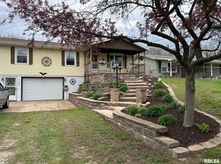 13829 1st St, Pekin, IL