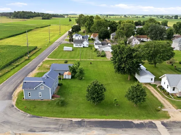 199 5th St, Calamus, IA 52729