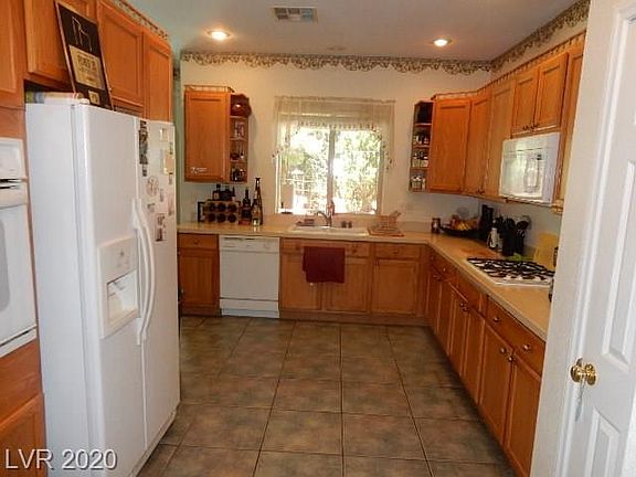 3rd image of 4572 Ondoro Ave