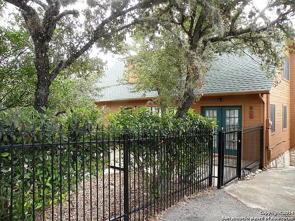 3rd image of 1082 Pebble Beach Dr NW
