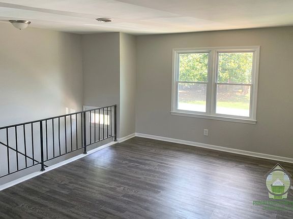 4th image of 310 Devonwood Ct