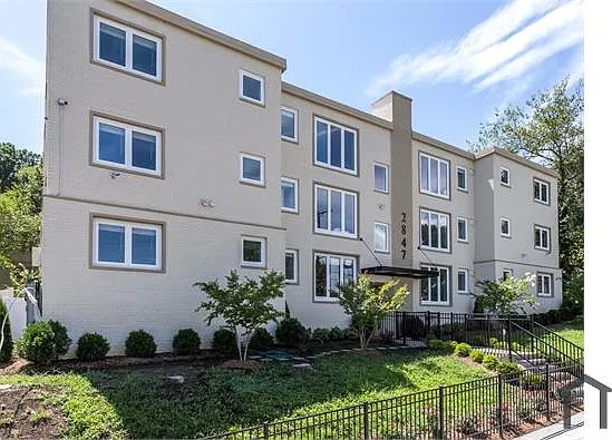 3 bed, 898 sqft, $2,560 — Photo 2