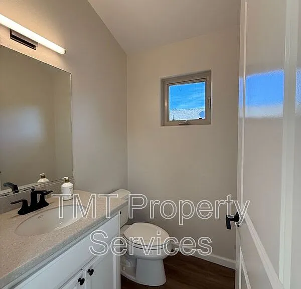 242 Lucas Ln — Photo 15