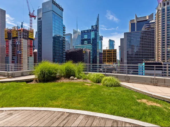 1600 Broadway image 8 of 8