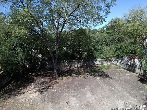 2nd image of 905 Ivy Ln