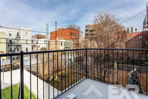 Rented by EXR | media 5