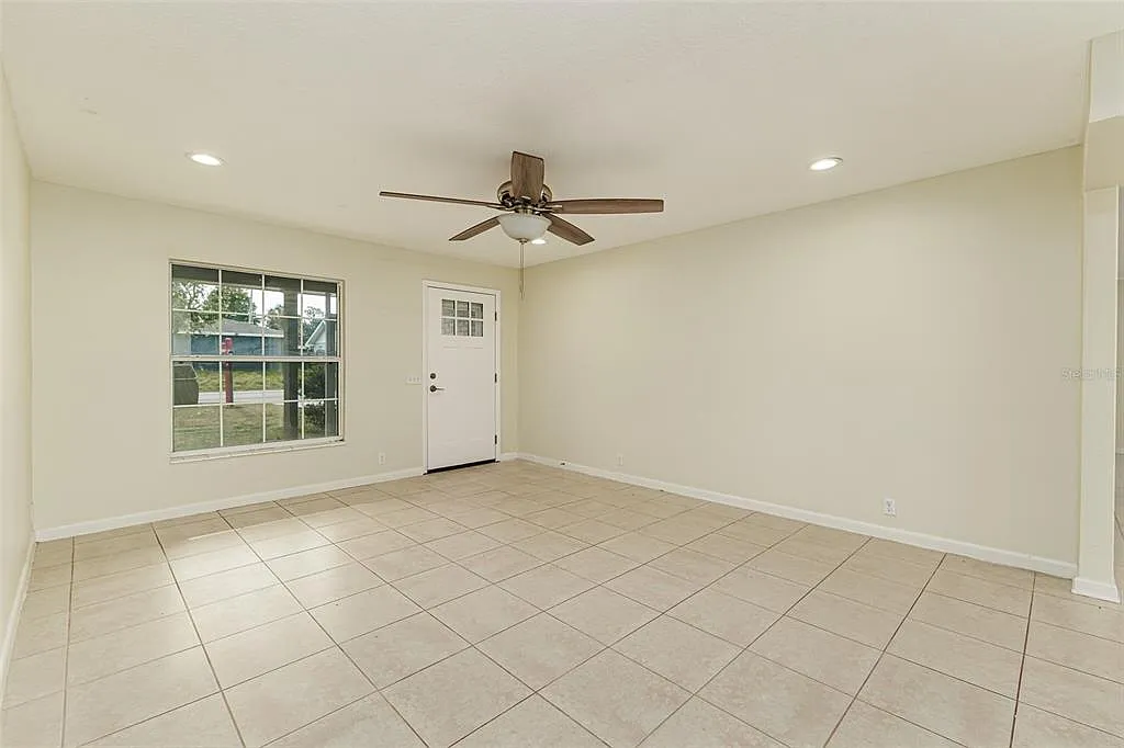 3 bed, 2.0 bath, 1470 sqft, $2,000 — Photo 4