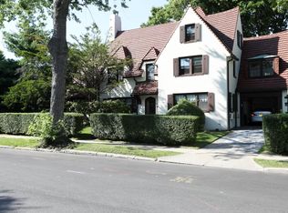 82 Dartmouth St, Forest Hills, NY 11375